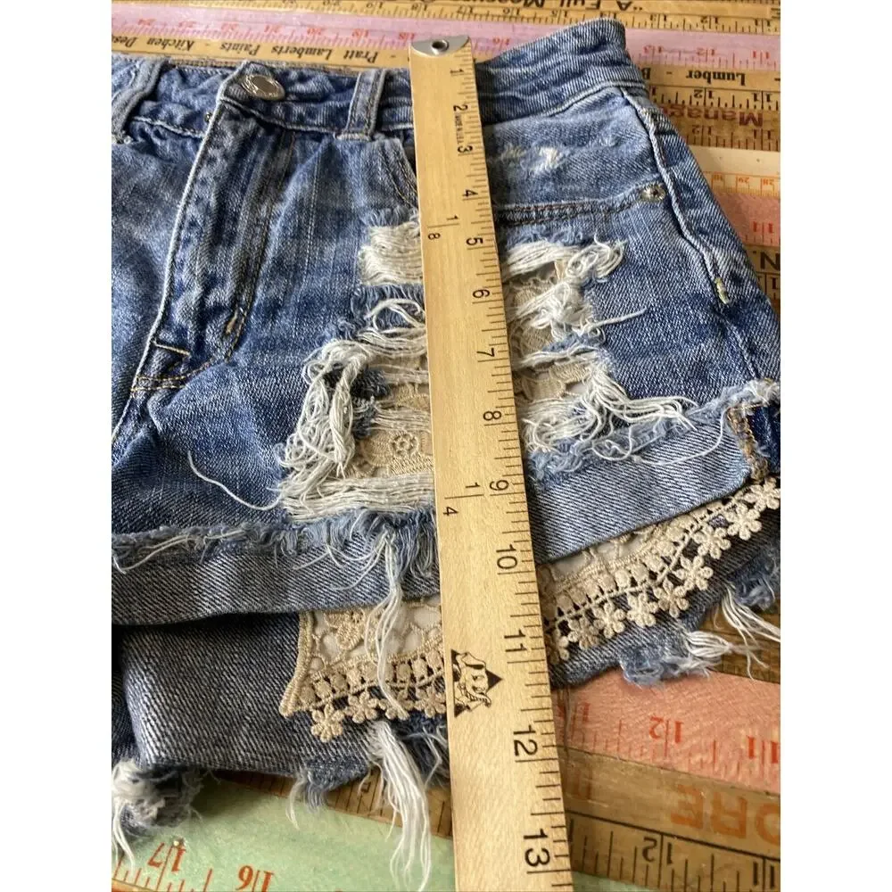 American Eagle Shorts Size 2 Jean cutoff hi-rise Festival denim Crochet Lace - Picture 11 of 13